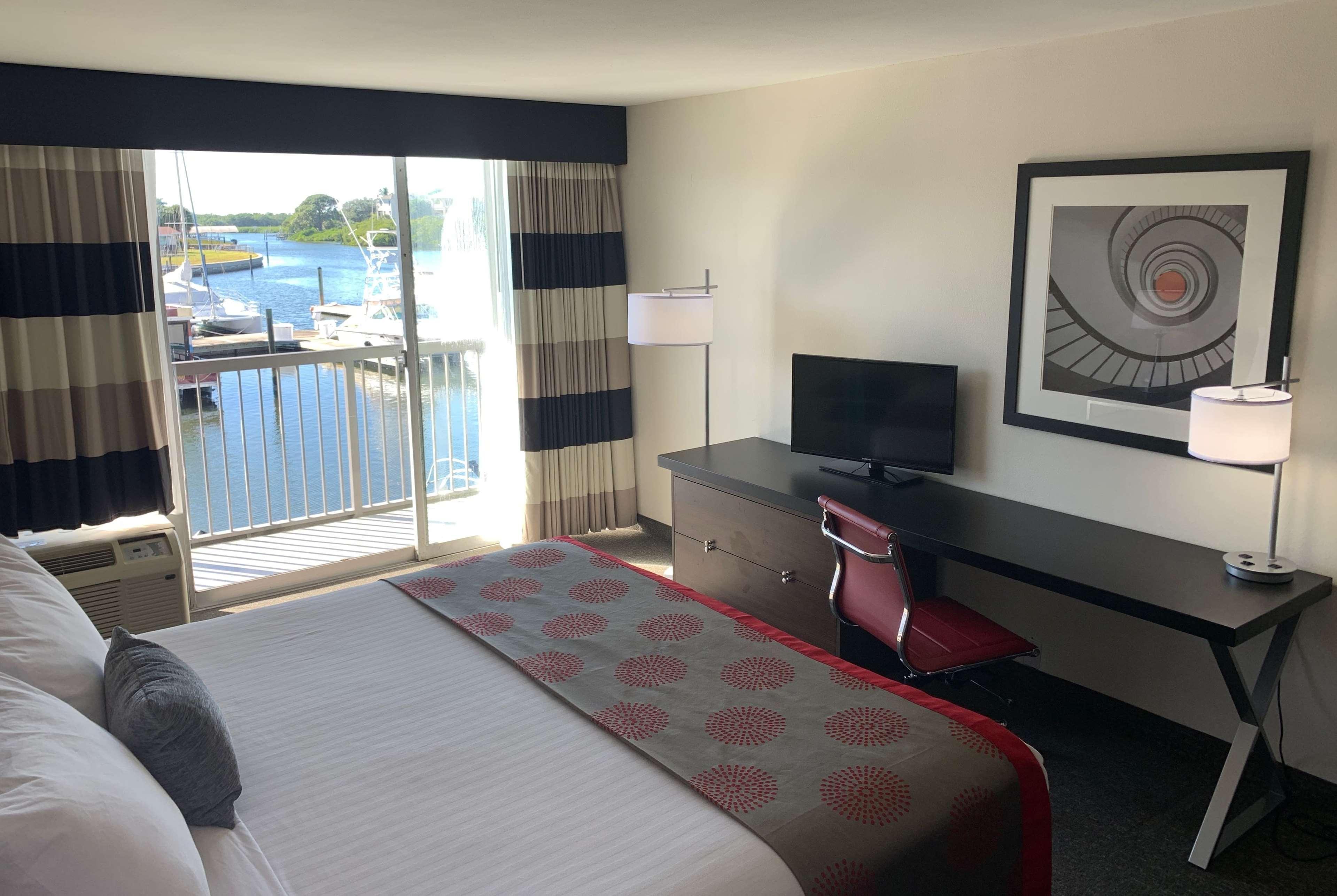 Ramada By Wyndham Sarasota Waterfront Hotel South Bradenton Exterior photo