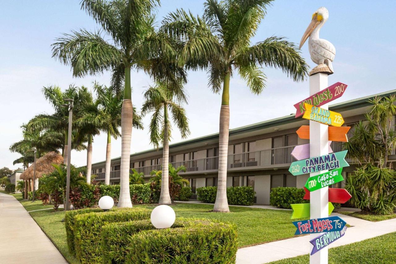 Ramada By Wyndham Sarasota Waterfront Hotel South Bradenton Exterior photo