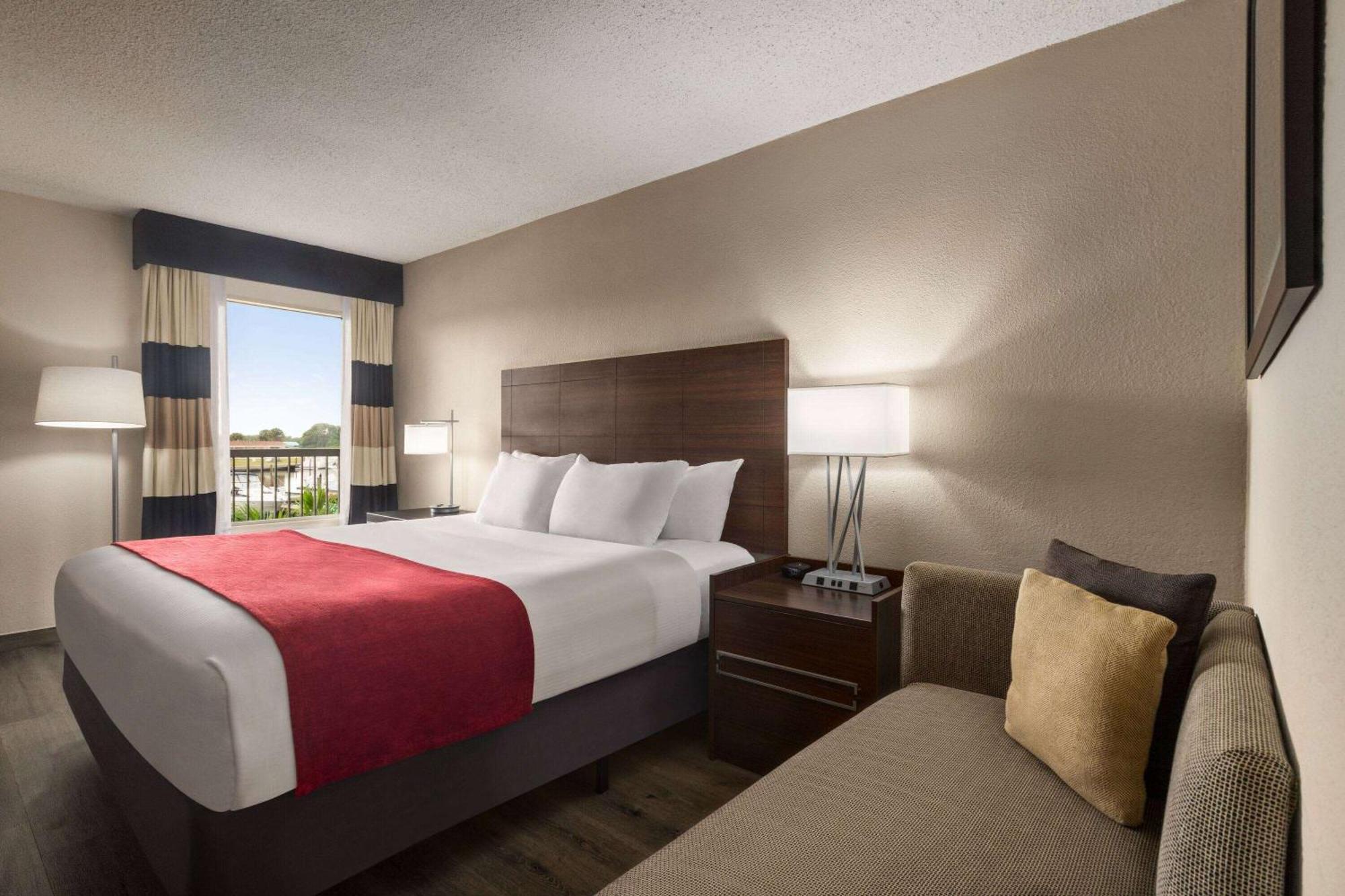Ramada By Wyndham Sarasota Waterfront Hotel South Bradenton Exterior photo