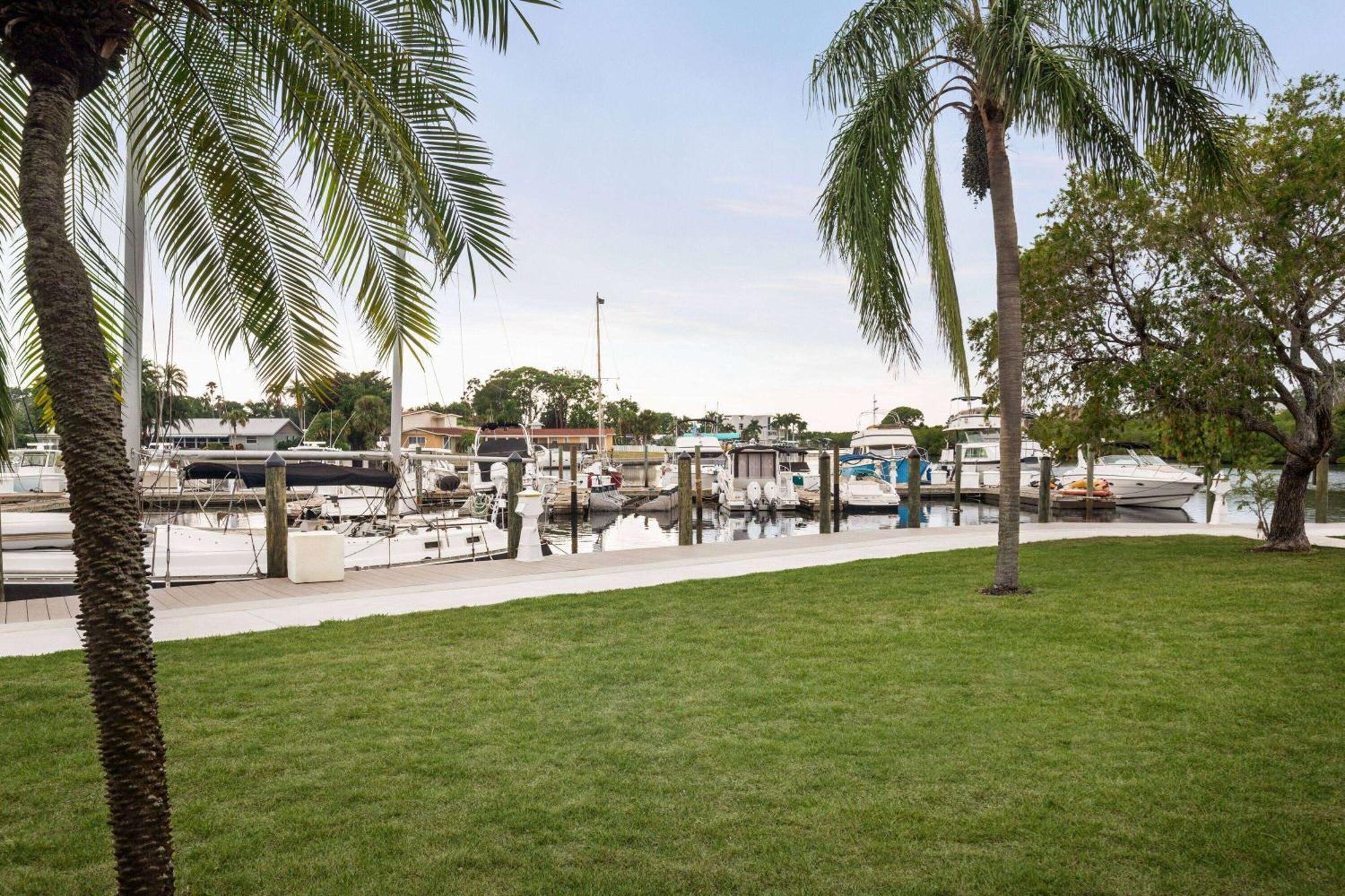 Ramada By Wyndham Sarasota Waterfront Hotel South Bradenton Exterior photo